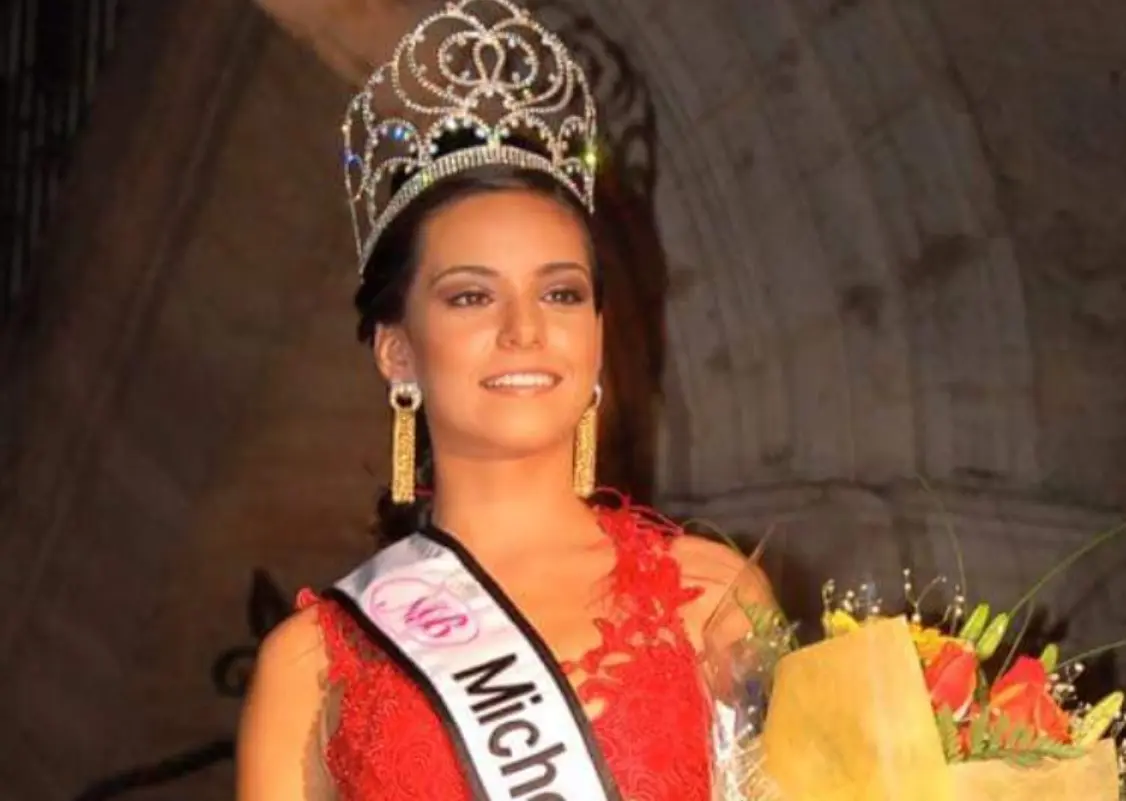 Debut&oacute; en la pantalla chica en 2004 en el programa 'Ox&iacute;geno', transmitido por una televisora local de Michoac&aacute;n.