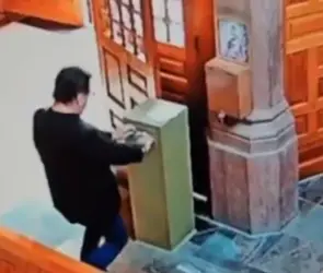 Falso devoto entra a templo, se persigna y luego se roba las limosnas en iglesia de Lomas de Chapultepec