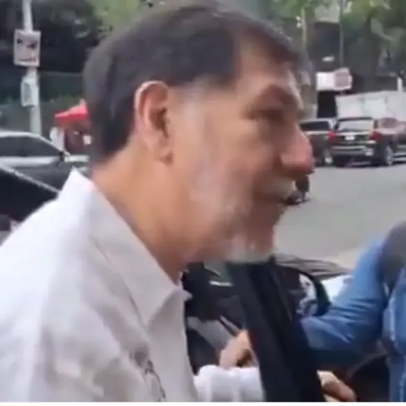 Critican a Noroña por viajar en camioneta de lujo; "Volvo me la prestó", responde