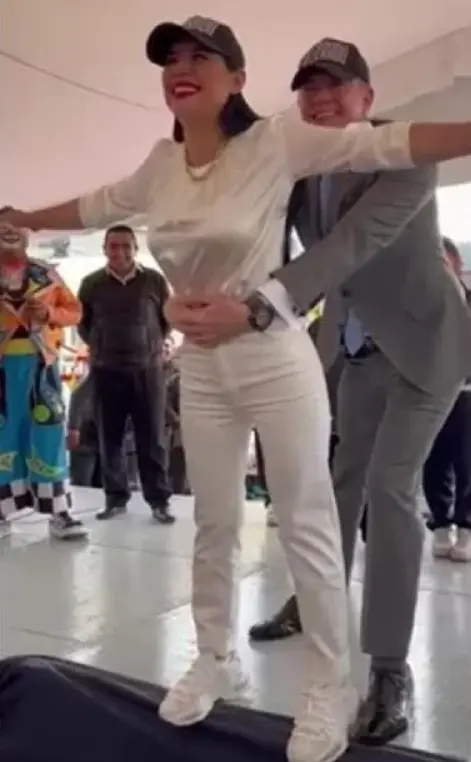 Recrearon la icónica escena del Titanic. X.
