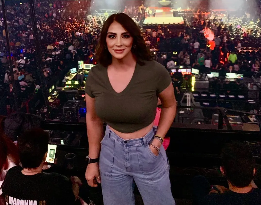 En 2024, regresó a la vida pública mediante la red social X (@Azalia7227), donde lanzó duras críticas hacia los participantes de 'La Casa de los Famosos'.<br>