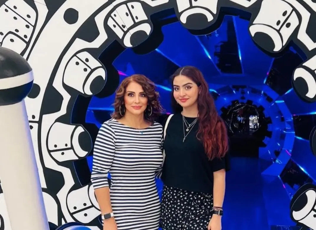 Azalia ha acusado públicamente que varios participantes del reality ingresaron con influencias o 'palancas', incluyendo a la ganadora Rocío Cárdenas.