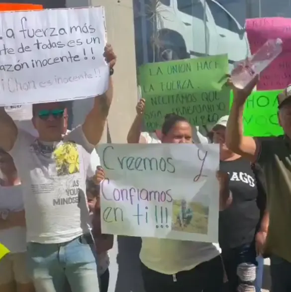 Habitantes de Teuchitlán protestan en favor de alcalde detenido por Rancho Izaguirre; "Es un chivo expiatorio, dicen