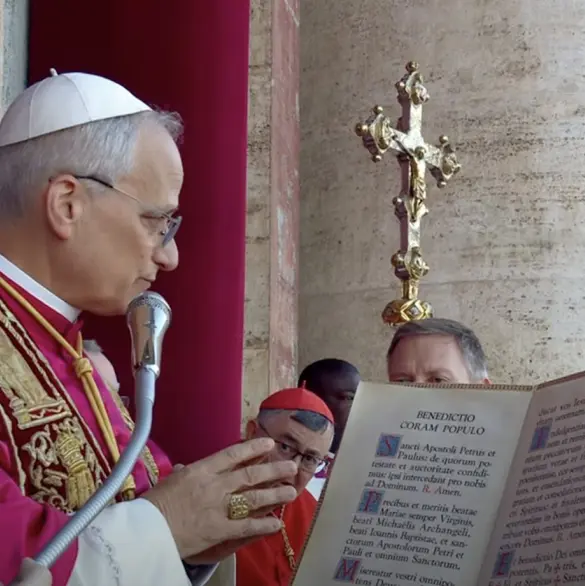 Si me permiten una palabra: Nuevo Papa, Robert Prevost, sorprende con discurso en español
