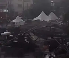 Captan momento en que colapsó escenario en la alcaldía Gustavo A. Madero previó a show del Día de las Madres