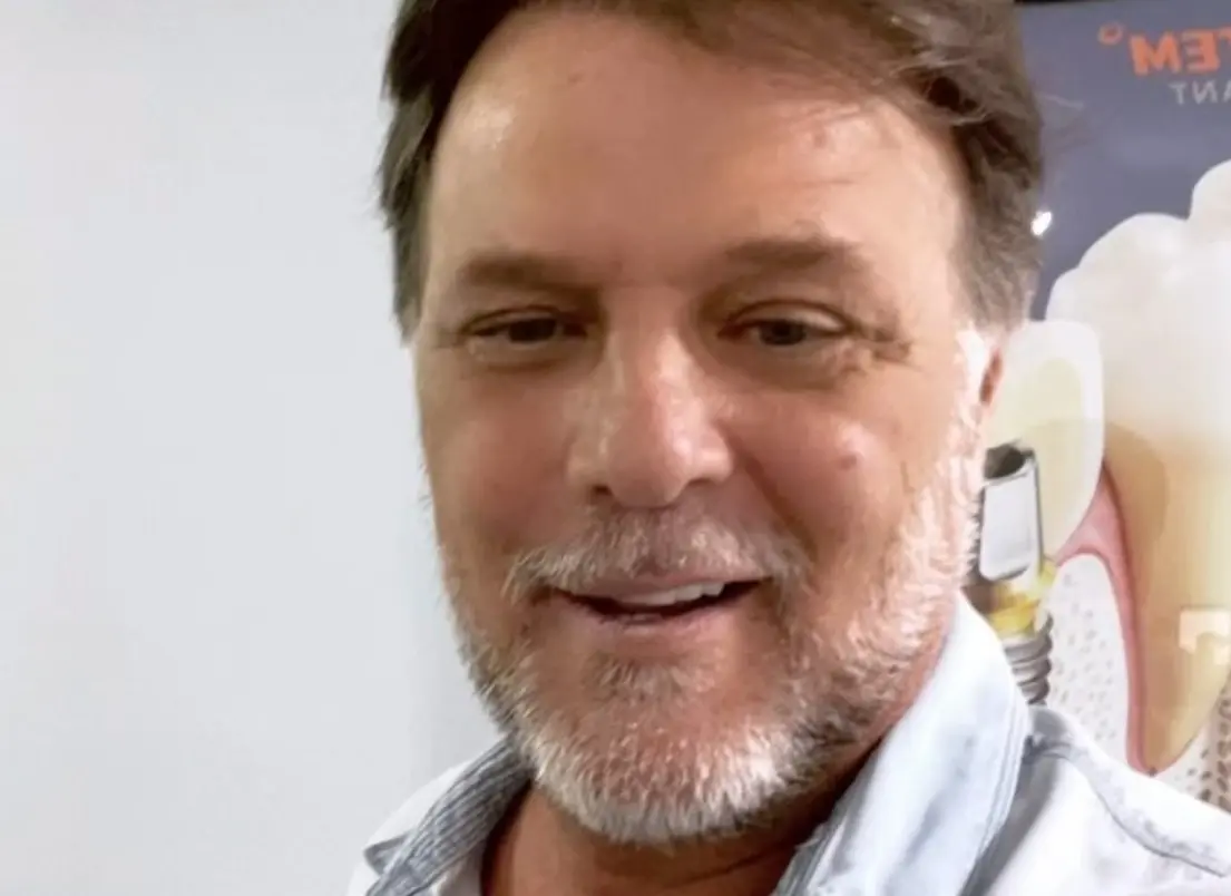 Ahora tiene 62 años y es padre de cuatro hijos. Ha participado en telenovelas como 'Corona de lágrimas' y 'Soltero con hijas'.<br>