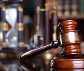 Ni el narco ni las malas calificaciones los bajan: INE avala candidatura judicial