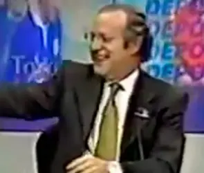 Reviven video en el que José Ramón Fernández saca una bolsa con polvo blanco en pleno programa en vivo