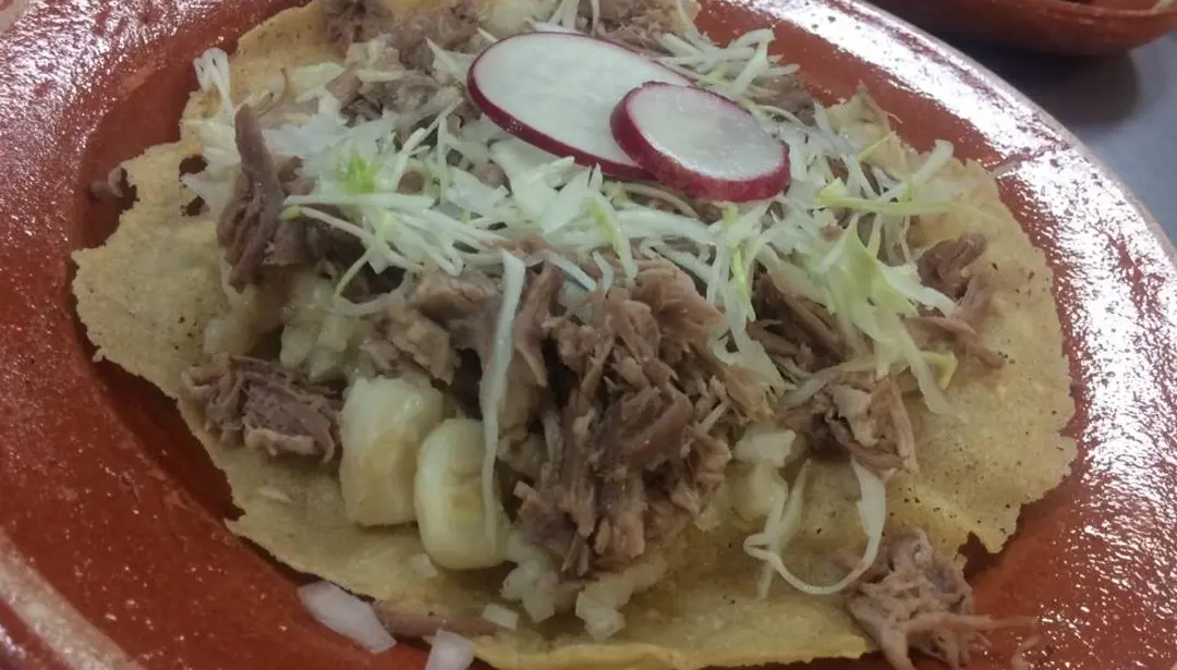 Sopitos, tatemado y más en Los Pinos. Especial.