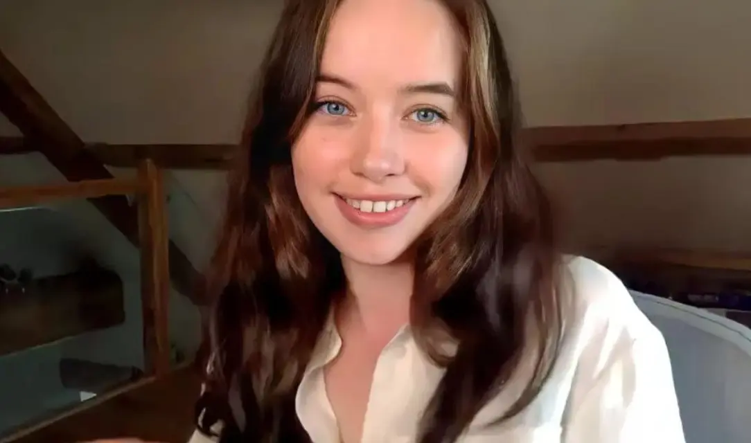 Continuó su carrera en cine con películas como 'The Left Right', 'The Gallery' y 'La monja II'.