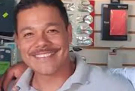 Es considerado un héroe por haber rescatado a su familia. Es considerado un héroe por haber rescatado a su familia.