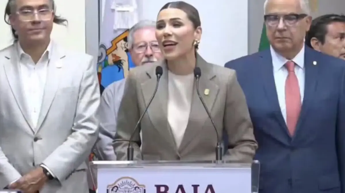  Opositores han exigido a la morenista que explique el retiro de su visa. 