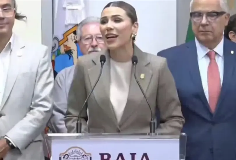 Opositores han exigido a la morenista que explique el retiro de su visa.