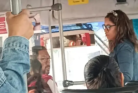 La mujer puso en riesgo al resto de los pasajeros al exigir descender en un lugar prohibido. La mujer puso en riesgo al resto de los pasajeros al exigir descender en un lugar prohibido.