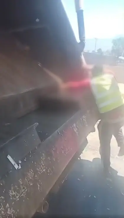 Trabajador queda prensado en camión recolector de basura Especial