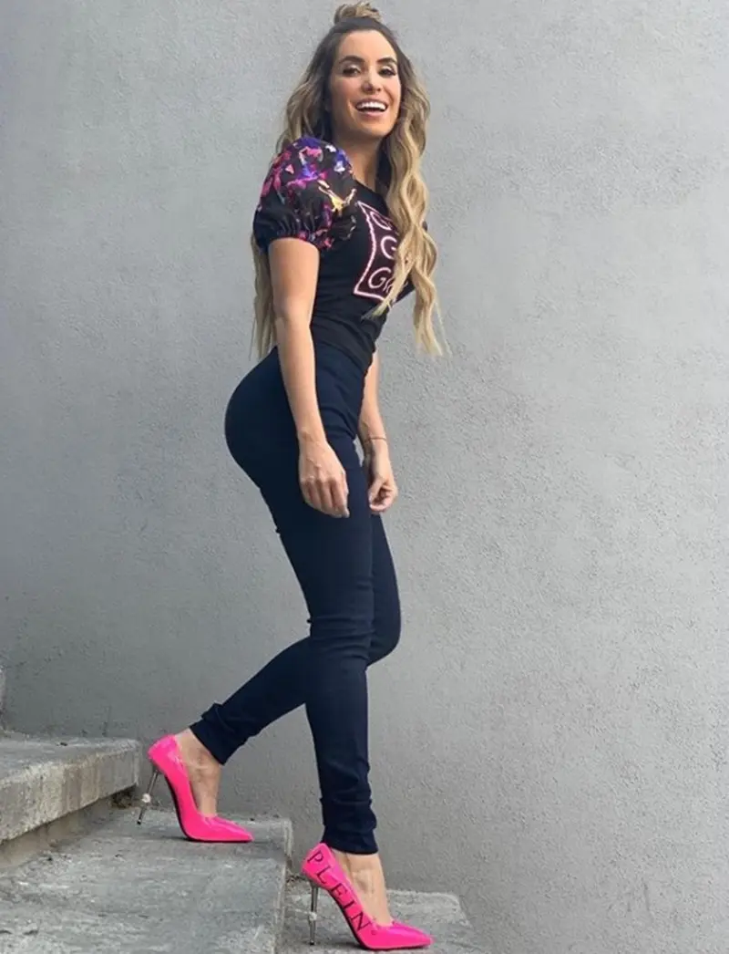 Incursionó brevemente en la música grupera e infantil, aunque sus proyectos musicales no lograron posicionarse con éxito.