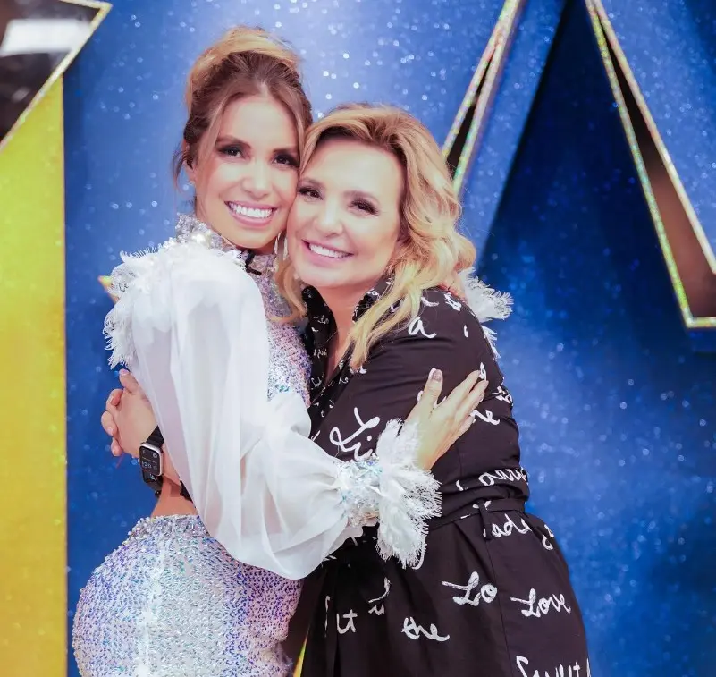 Aunque asegura que nunca se ha realizado una cirugía estética, a lo largo de su carrera ha experimentado un gran cambio físico.<br>