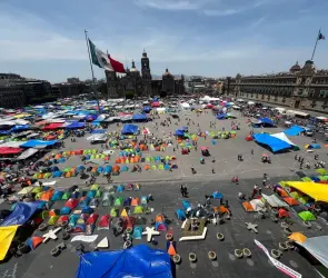 CNTE se planta en el Zócalo pese a aumento salarial de Sheinbaum
