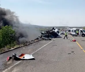 Volcadura y choque en autopista Cuacnopalan-Oaxaca deja 21 muertos