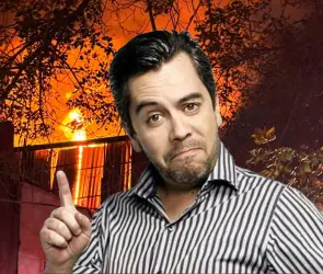 Brutal incendio consume escuela de actuación de Carlos Espejel en Azcapotzalco