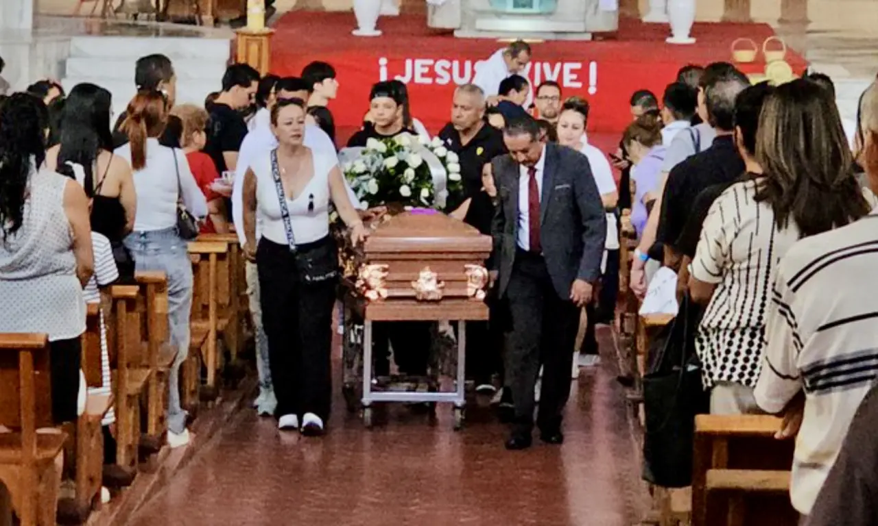  Familiares y amigos despiden a Valeria Márquez con misa de cuerpo presente 