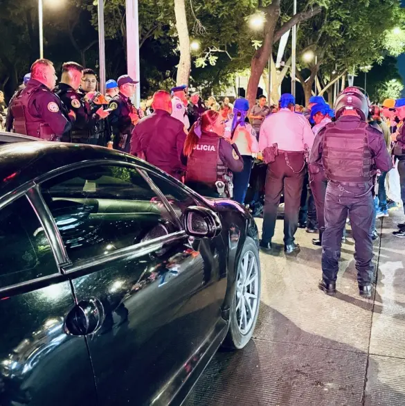 Conductor atropella a varios peatones en Avenida Juárez, frente a la Alameda Central