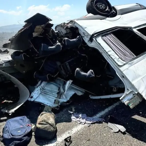 Iban a celebrar el Día del Maestro y murieron en brutal accidente en carretera Cuacnolapan-Oaxaca