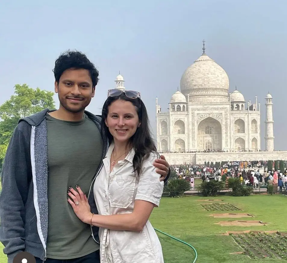 Obtuvo su título universitario en Estudios Internacionales en 2014.