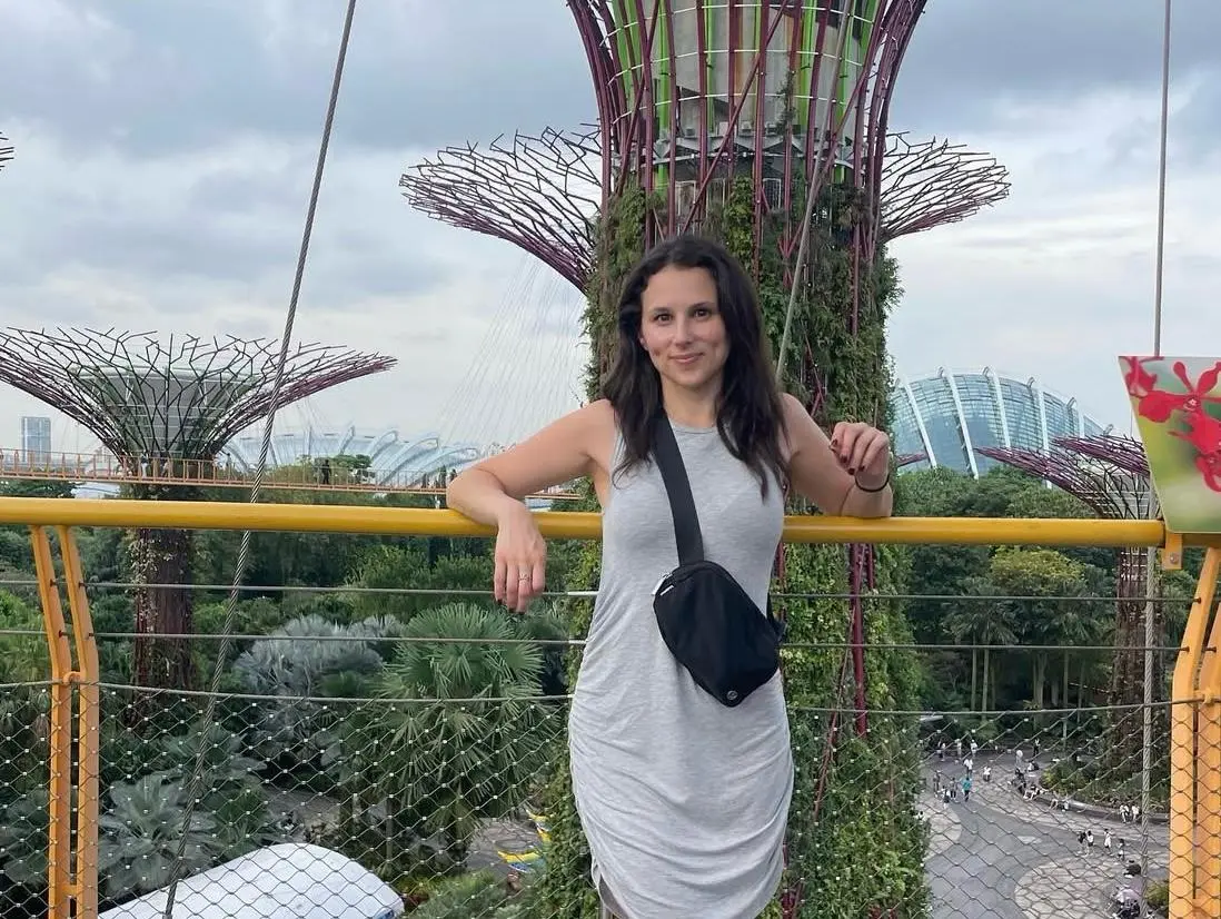 Participó en películas junto a grandes figuras del cine, como 'El hombre bicentenario' con Robin Williams y 'The Insider' con Al Pacino.