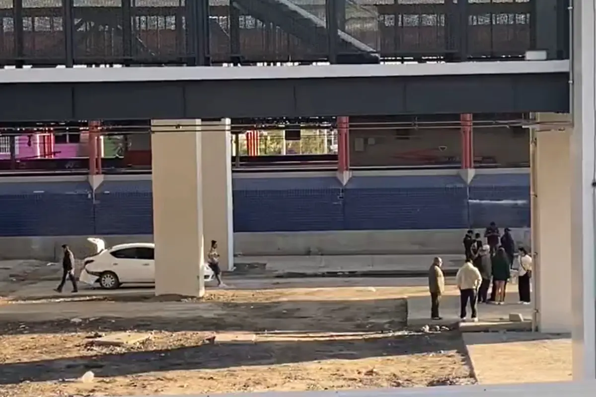  Pareja ebria provoca doble choce en metro Santa Martha 