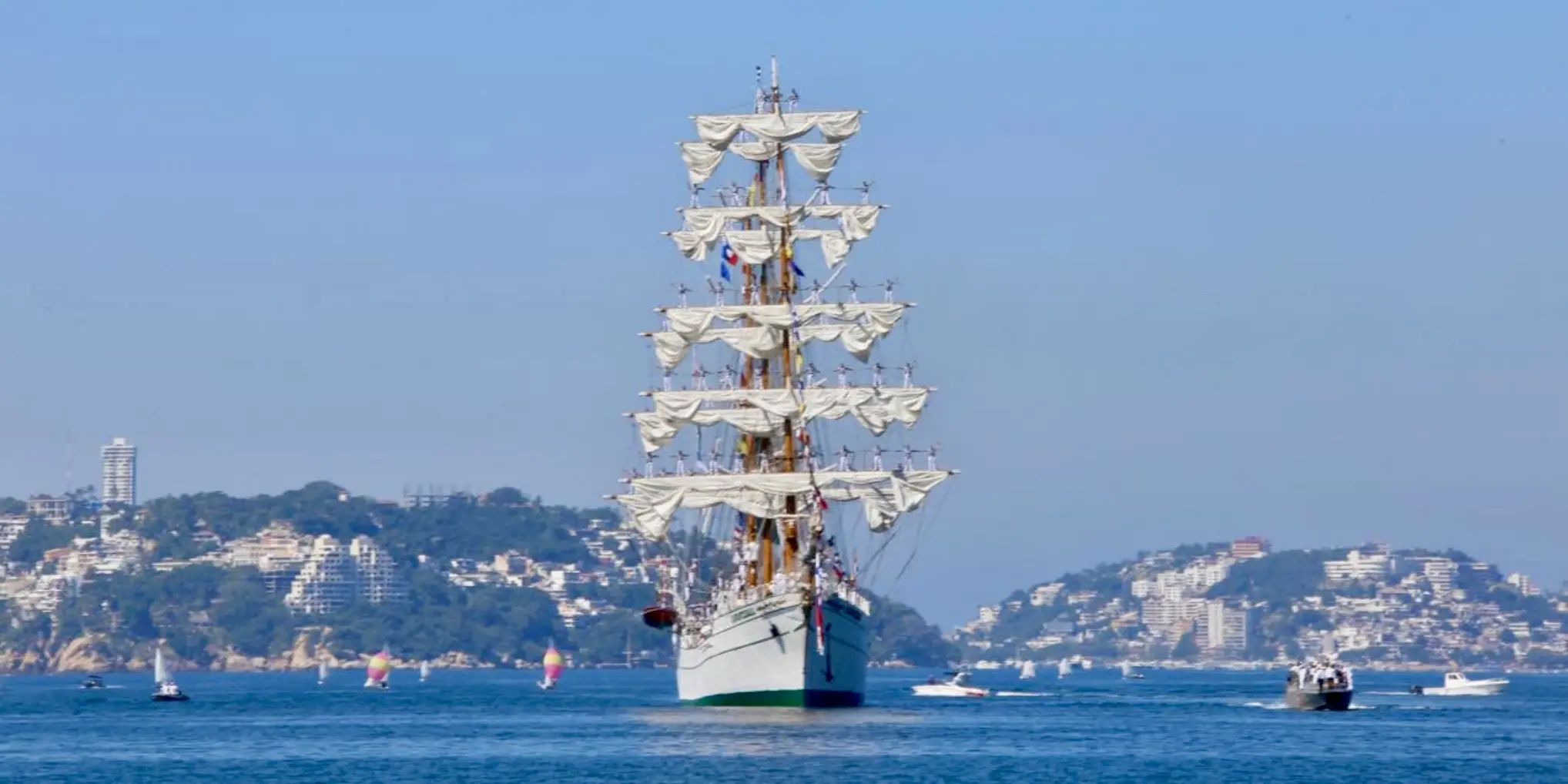 Buque Cuauhtémoc de la Marina choca con el Puente de Brooklyn en Nueva York Especial