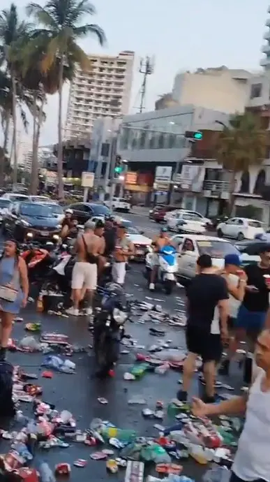 Los motociclistas ocasionaron destrozos en Acapulco. Especial.