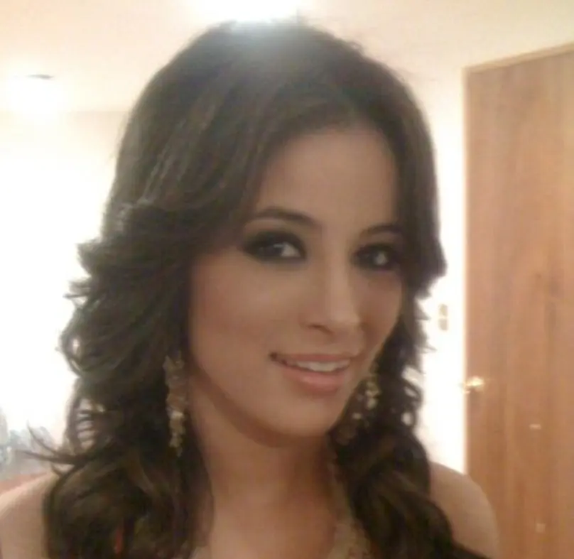 En 2015 inició una relación sentimental con Carlos Rivera, misma que ambos decidieron mantener privada por muchos años.