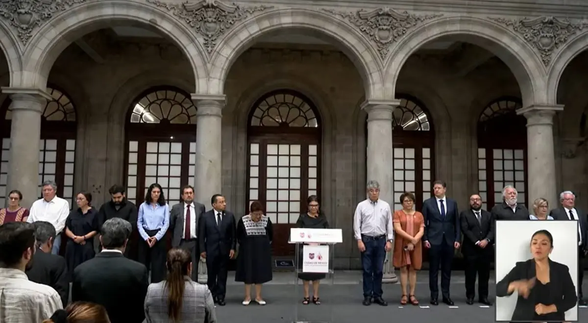 Guardaron un minuto de silencio por la muerte de Ximena Guzmán y José Muñoz. Especial.