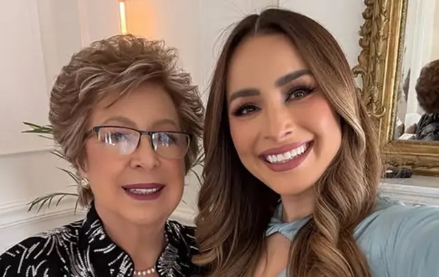 Aunque también ha recurrido a técnicas de maquillaje para perfilar su nariz y aumentar sus labios.