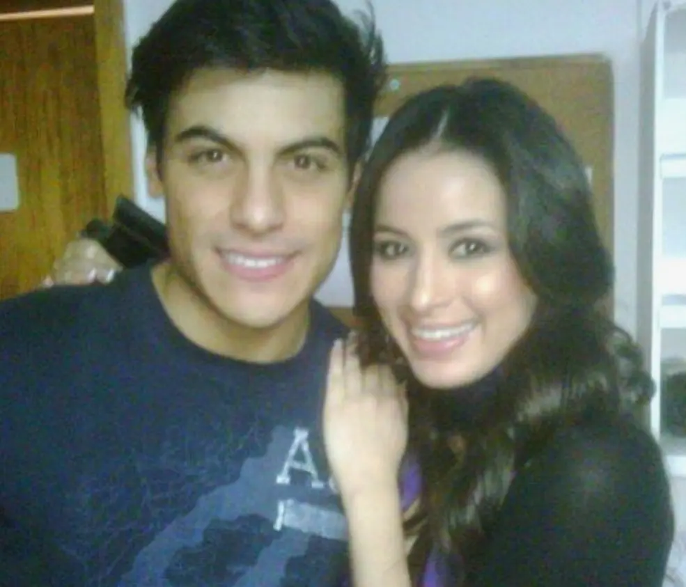 En 2006, formó parte del reality 'Desafío de estrellas', donde compitió con quien más tarde sería su esposo: Carlos Rivera.