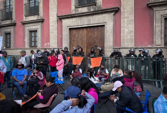 Miembros de la CNTE bloquearon los accesos a Palacio Nacional. Miembros de la CNTE bloquearon los accesos a Palacio Nacional.