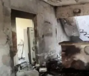 Así quedó la casa y auto de los agresores del vendedor de frutas Misael: calcinados y en ruinas