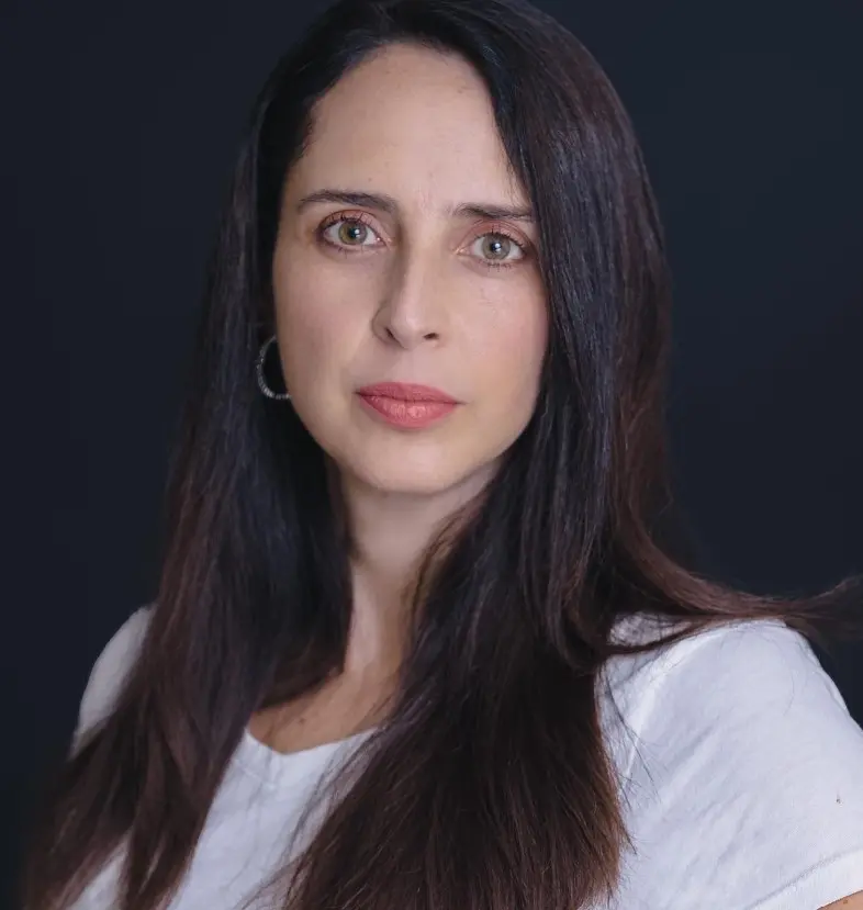 Ahora tiene 48 años, es madre de dos hijos y está casada con Pepe Ramos. Ha trabajado en telenovelas como 'S.O.S Me estoy enamorando' y 'La mexicana y el güero'.