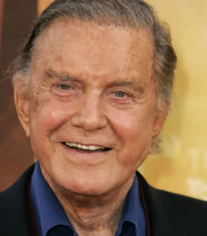 El actor falleció el 10 de septiembre de 2011 a la edad de 88 años por causas naturales.