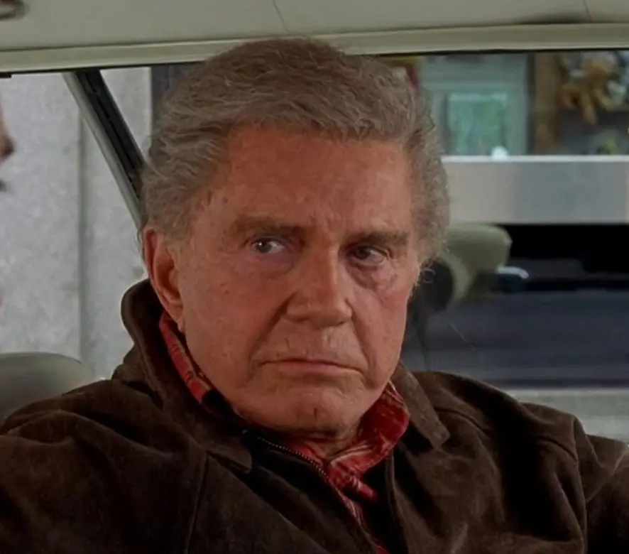 Cliff Robertson interpretó a Ben Parker, el tío de Peter