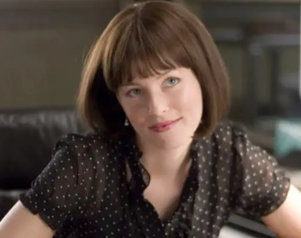 Elizabeth Banks interpretó a Betty Brant, la secretaria de Jameson