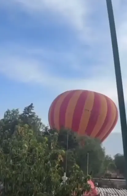 El vuelo transcurría con normalidad hasta que una corriente de aire inusual desvió el globo. X.