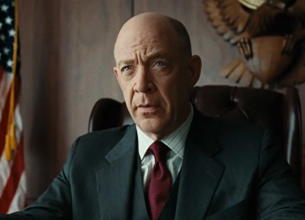 Ahora tiene 70 años, está casado con la actriz Michelle Schumacher y tienen dos hijos. Ha trabajado en películas como 'Batgirl' y 'Whiplash'.