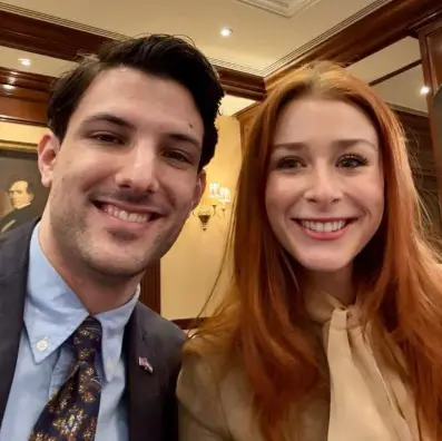 Los funcionarios eran pareja y estaban por comprometerse. X.