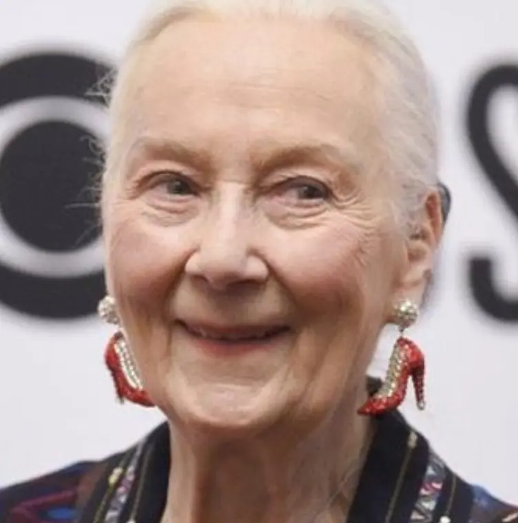 Ahora tiene 97 años de edad. Se le vio en público por última vez en 2023 durante la huelga de actores de Hollywood.