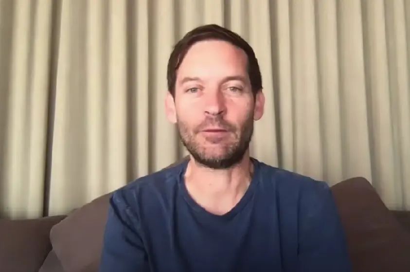 Ahora tiene 49 años, está divorciado y tiene dos hijos. Ha trabajado en películas como 'Nobody' y volvió a interpretar al Hombre Araña en 'Spider-Man: No Way Home'.