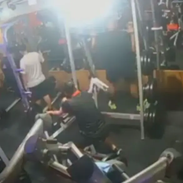 Tragedia en el gimnasio: joven muere al desvanecerse durante su rutina