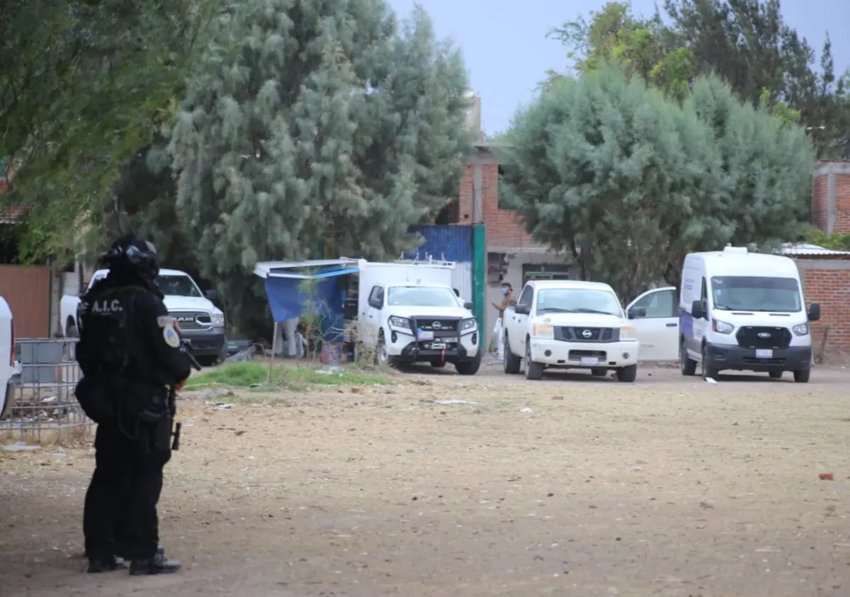 Localizan una fosa clandestina frente a cancha de futbol en Irapuato. 