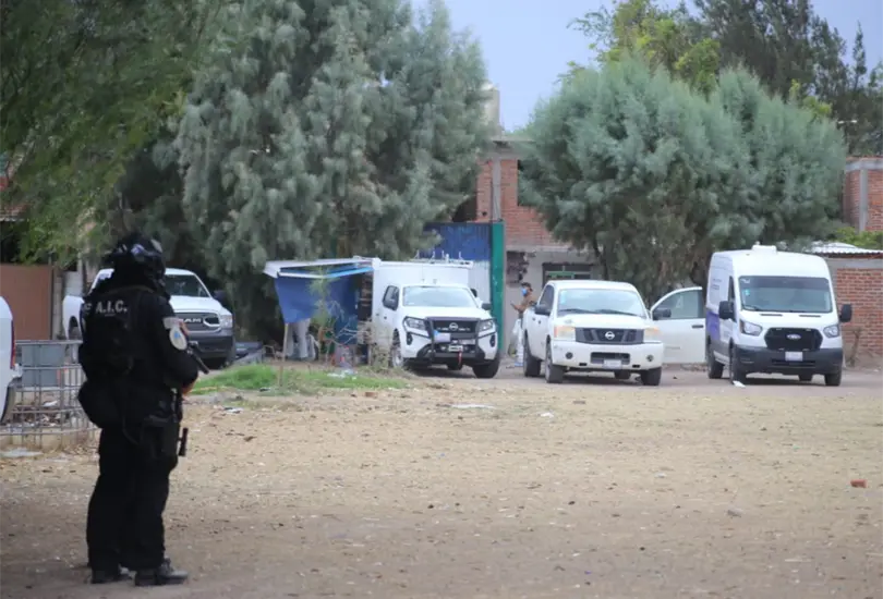 Localizan una fosa clandestina frente a cancha de futbol en Irapuato.